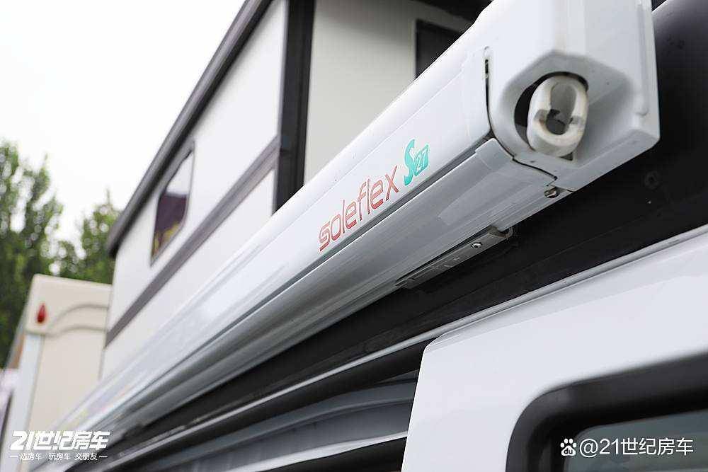 绿牌C照畅驾的纯电宿营车科发吉利远程AG真人平台93度电+430km续航(图5) 绿牌C照畅驾的纯电宿营车科发吉利远程AG真人平台93度电+430km续航(图5)